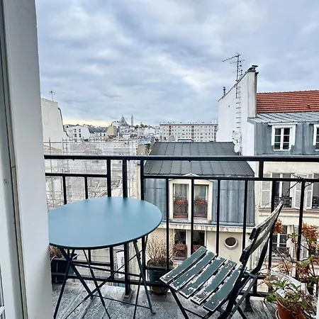 Lovely With Balcony And Spectacular Sacre-coeur View