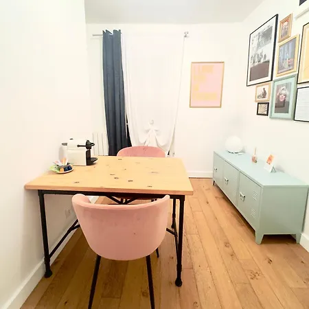 Lovely With Balcony And Spectacular Sacre-coeur View Appartement Parijs