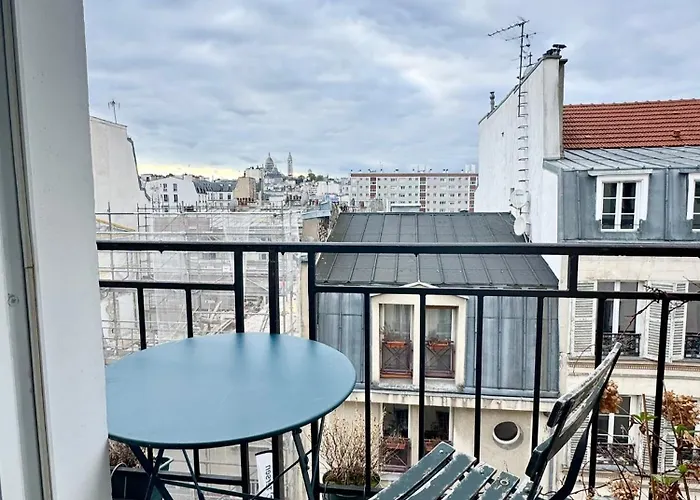 Lovely With Balcony And Spectacular Sacre-coeur View