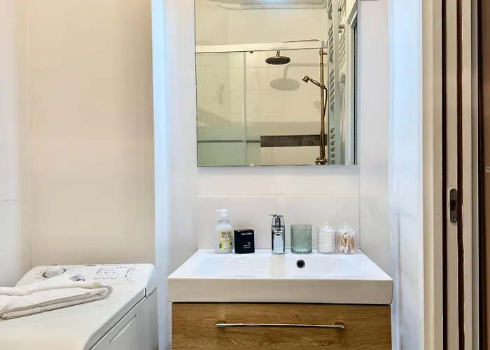 Lovely With Balcony And Spectacular Sacre-coeur View *