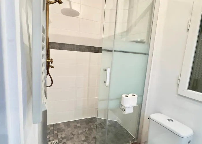 Lovely With Balcony And Spectacular Sacre-coeur View *