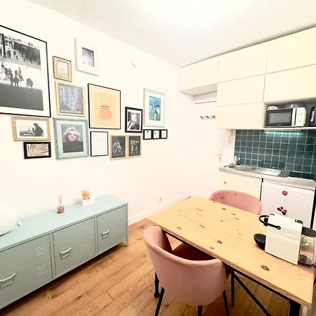 Lovely With Balcony And Spectacular Sacre-coeur View
