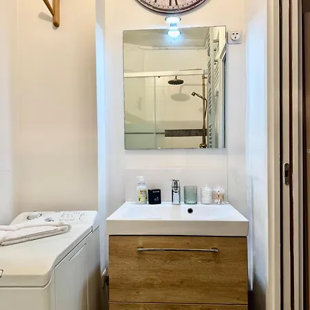 Lovely With Balcony And Spectacular Sacre-coeur View *