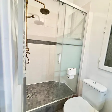 Lovely With Balcony And Spectacular Sacre-coeur View *
